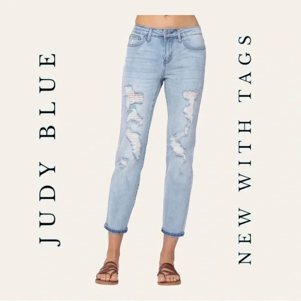 0577. JUDY BLUE MID RISE BOYFRIEND DISTRESSED DENIM JEANS SIZE 0/24 LIGHT‎ WASH